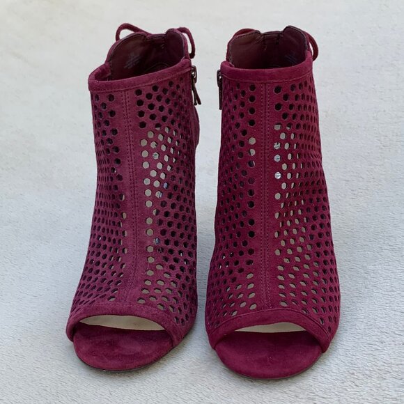 Gianni Bini Perforated Burgundy Suede Peep Toe Booties Sz 7.5 - Picture 4 of 15